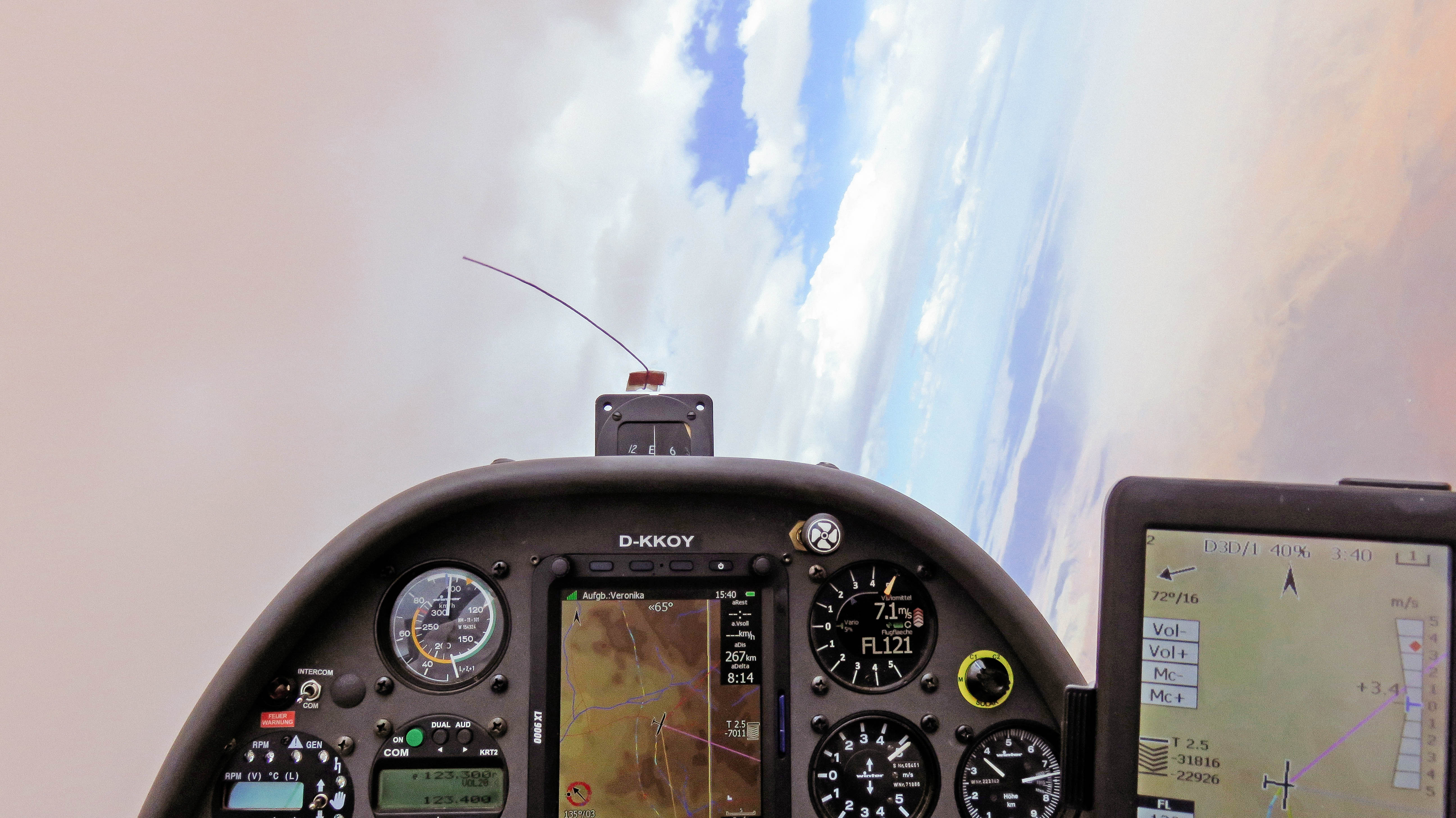 aru gliding cockpit